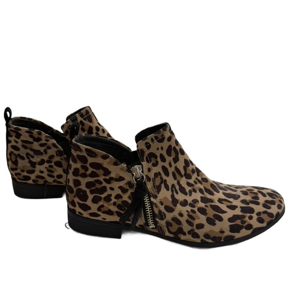Dr. Scholl's Shoes - Dr. Scholl's Leopard Pattern Ankle Boots with Black Accents. Size 7